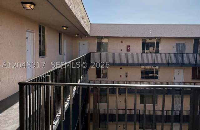 2830 Somerset Dr photos photos
