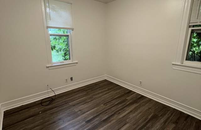 1146 Reaney Ave. E, 1 Gallery 4