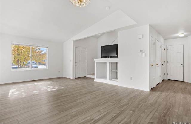 1272 Monarch Avenue Gallery 2