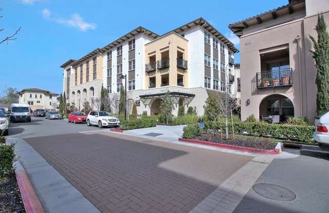 1057 Foxglove Pl Unit 404 Gallery 2