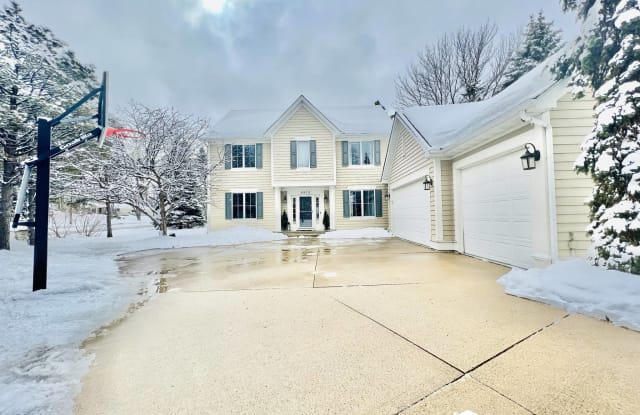 9979 Antrim Road - 9979 Antrim Road, Woodbury, MN 55125