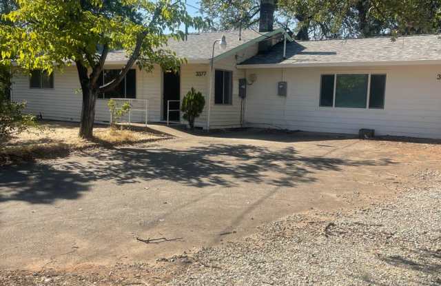 3 BED 1 BATH HOUSE WITH A FENCED BACKYARD Gallery 1