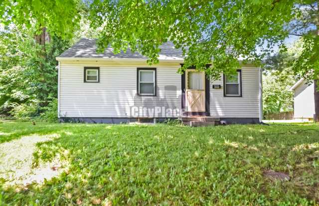 4226 Woodridge Blvd photos photos
