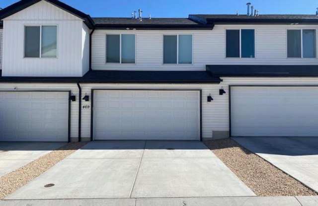 Coming Soon! 3 Bedroom 2 bath with Garage- Townhouse photos photos