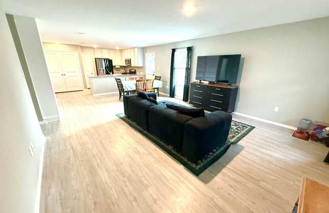 *COMING SOON* *MOVE-IN SPECIAL* Beautiful 3-Bedroom Corner-Lot Home with Community Pool & 2-Car Garage! Gallery 4
