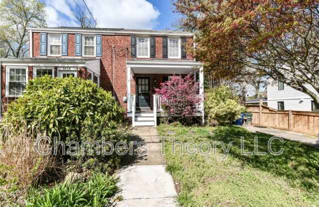 5832 Edgehill Dr - 5832 Edgehill Drive, Huntington, VA 22303