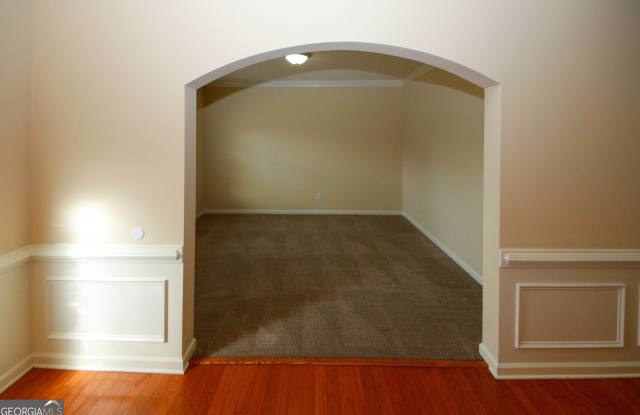 587 Creek Valley Court Gallery 4