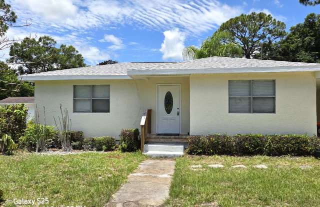 Cute Single Family Home~Carport~Fenced Yard photos photos
