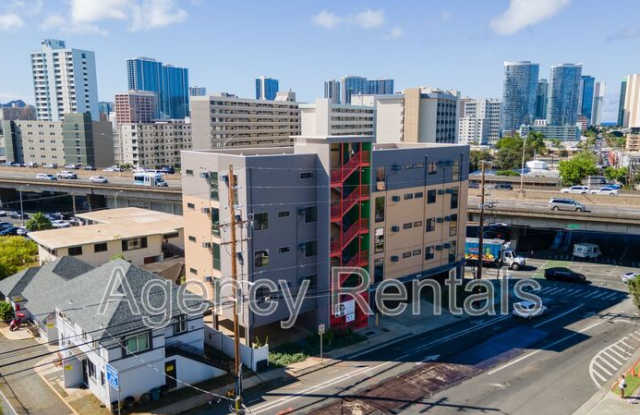 1407 Pensacola Street Gallery 1