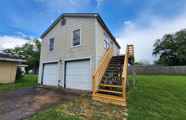 105 1/2 9th Ave - 105 9th Avenue, Central Gardens, TX 77627
