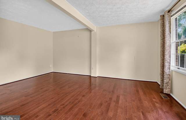 7988 TYSON OAKS Circle Gallery 4