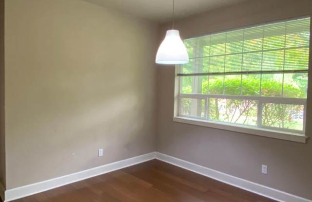 Beautiful Corner Lot Condo- garage and extra parking space Gallery 3