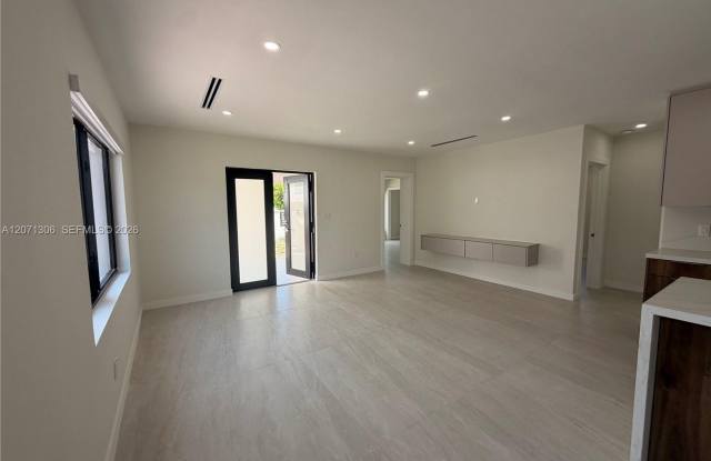 3680 NW 16th Street, Miami, FL 33125 - 1724 Gallery 4