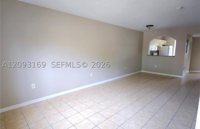 990 NE 33rd Ter Gallery 2
