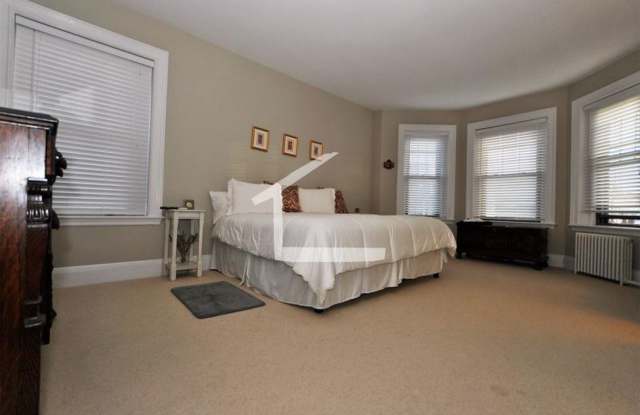 Fantastic Packards Corner Apt (No Undergrads, sorry!) w Laundry in Unit!  Exposed Brick, Ht and HW Included.  NO PETS Gallery 3