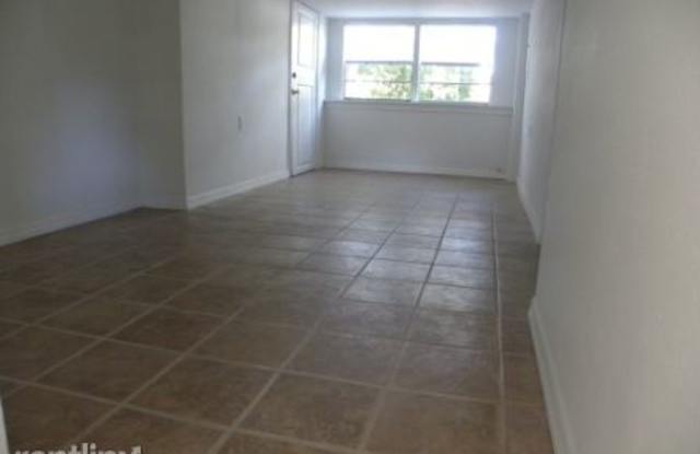 3107 S Crystal Lake Dr downstairs apartment Gallery 4