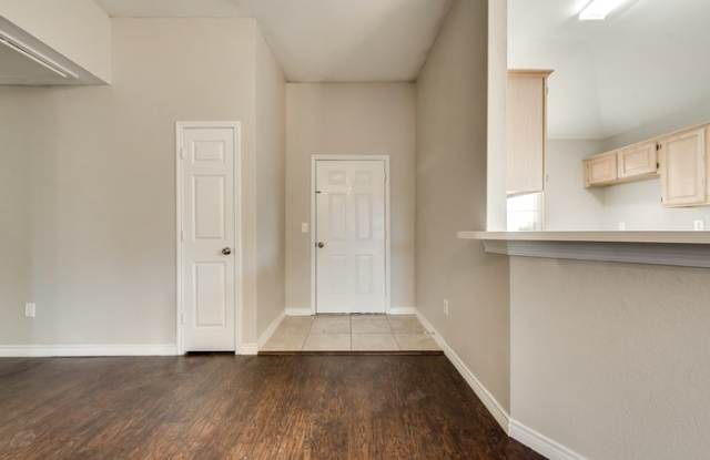 1105 Surrey Circle Gallery 3