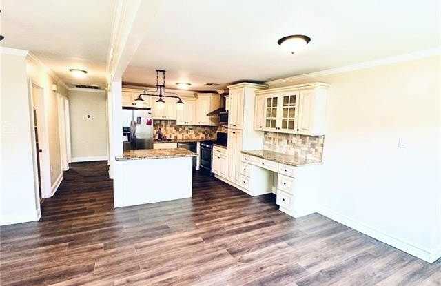 205 DOUGLAS Drive Gallery 3