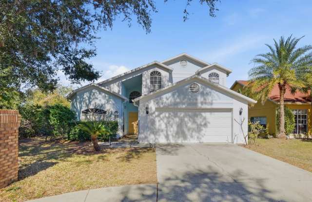 Lakeview at Countryway two-Story 3BR/2BA pool home with extra pool bath, lake views. - 11519 Whispering Hollow Drive, Town 'n' Country, FL 33635