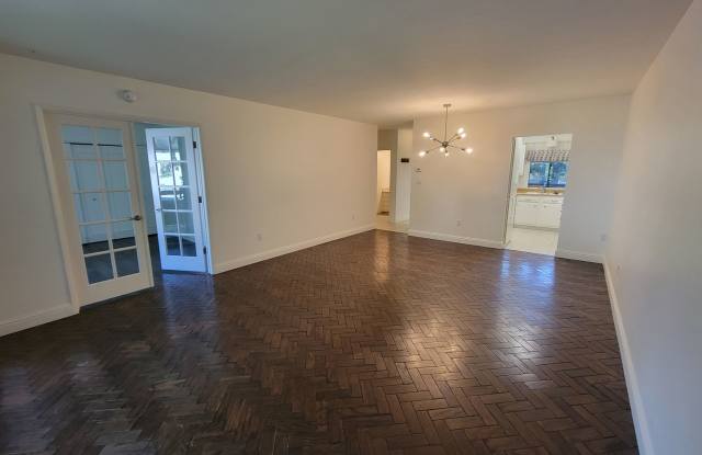 Stylish 2 Bed 1 Bath Midtown Apartment photos photos