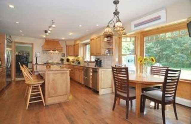 710 West Reach Drive Gallery 4