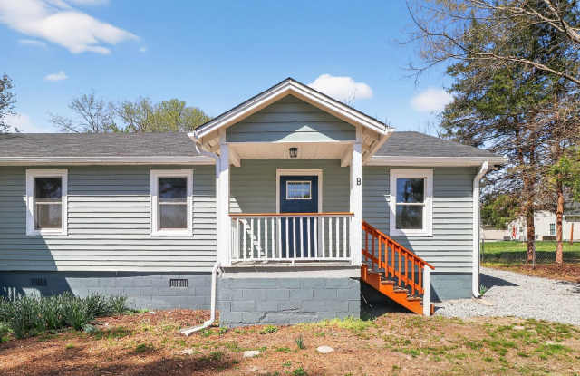 Fully renovated 2 bedroom/ 1 bathroom duplex walking distance to downtown Bessemer City! photos photos