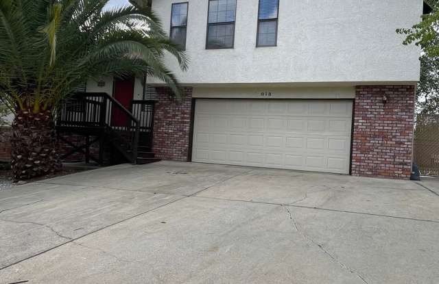 COUNTRY OAKS SUBDIVSION LARGE 3 BED 2 BATH TWO STORY HOUSE photos photos