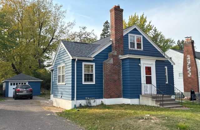 AVAILABLE JUNE 1ST: 4 bedroom 2 bathroom home! photos photos