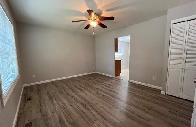 1007 W Nixon Drive Gallery 2