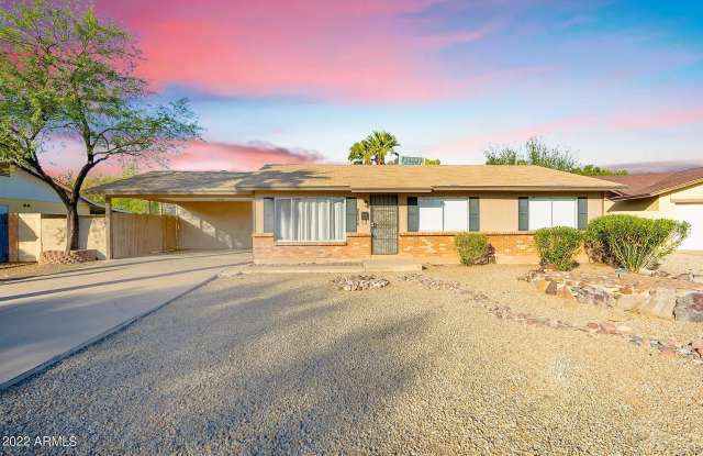 2806 S Cottonwood Dr photos photos