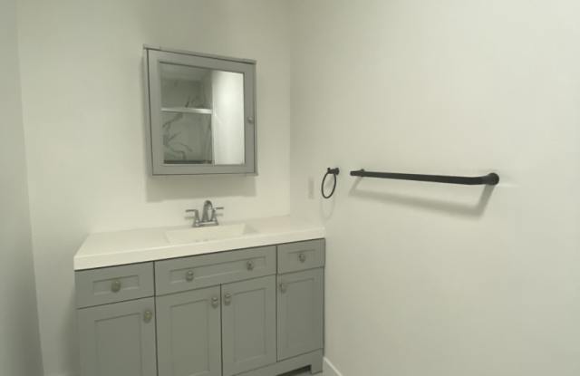 1664 West 36th Street Gallery 4