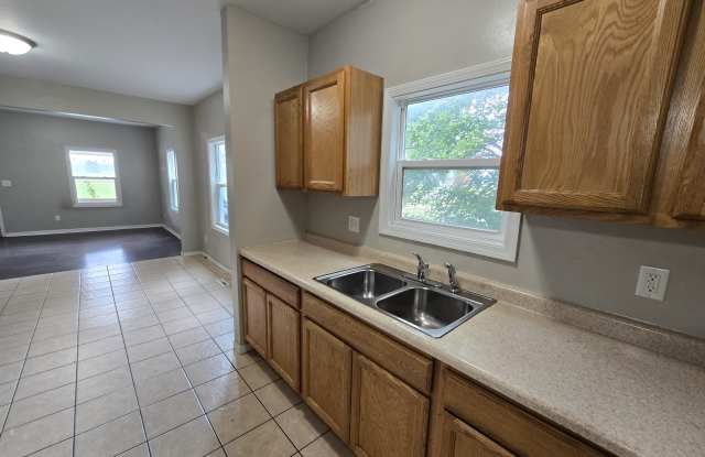1650 Ellis Boulevard Northwest - 1650 Ellis Boulevard Northwest, Cedar Rapids, IA 52405 1650 Ellis Boulevard Northwest - 1650 Ellis Boulevard Northwest, Cedar Rapids, IA 52405