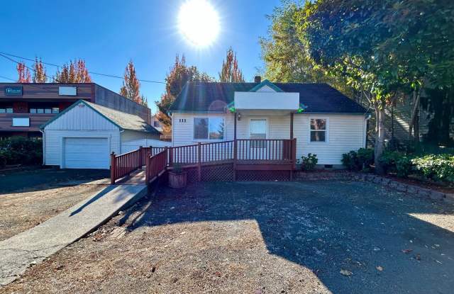 Welcome to this charming 3-bedroom, 1-bathroom house in Vancouver, WA! Gallery 1