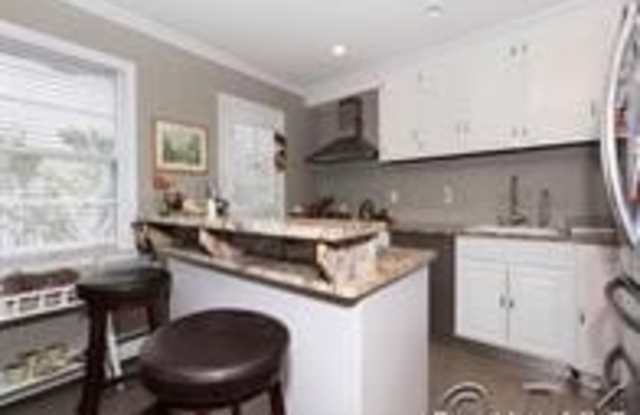 469 E Park Avenue unit: Upper photos photos