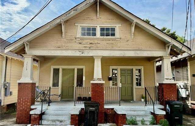 1133 BELLEVILLE Street Gallery 1