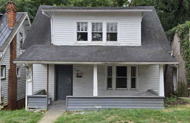 1925 Foster Ave photos photos