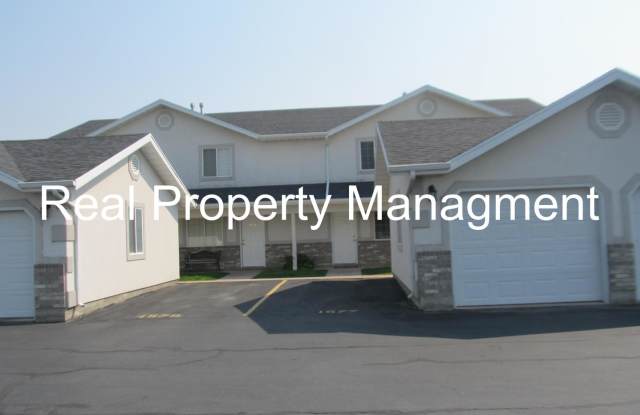 A Great 2 Bed, 1.5 Bath Town Home in Logan!! Available in September! photos photos