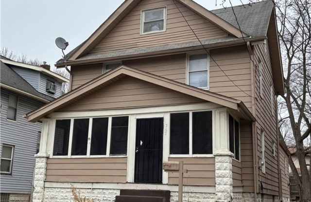 Charming 5-bedroom, 2-bathroom house located in Akron photos photos