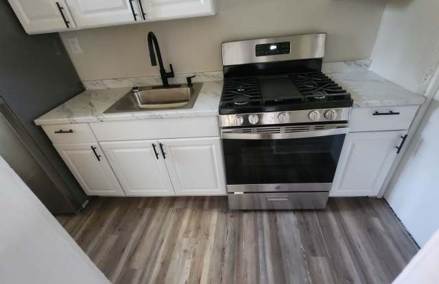Charming 3BR Home in Pittsburgh, Section 8 Considered!! Gallery 4