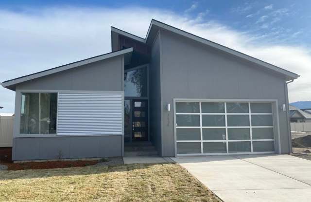 Beautiful 3-Bedroom Home in Desirable Coeur d'Alene Place Gallery 1