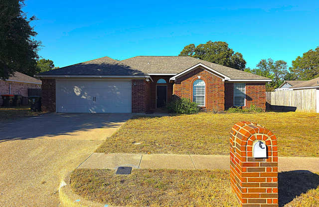 Charming 3-Bedroom Retreat in Tyler's Saddleview Estates – Your Dream Home Awaits at 3323 Mugsy Drive! - 3323 Mugsy Drive, Tyler, TX 75707