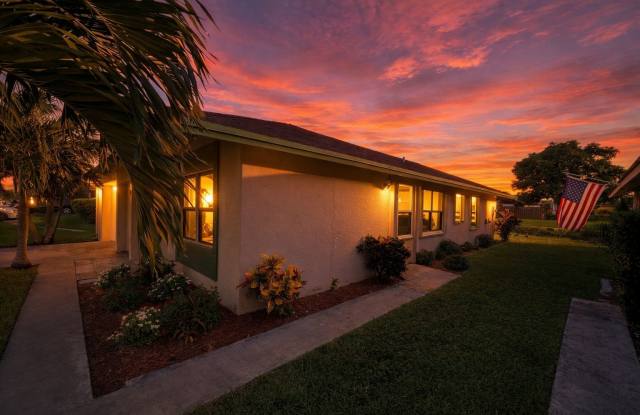 1427 Summit Run Cir photos photos