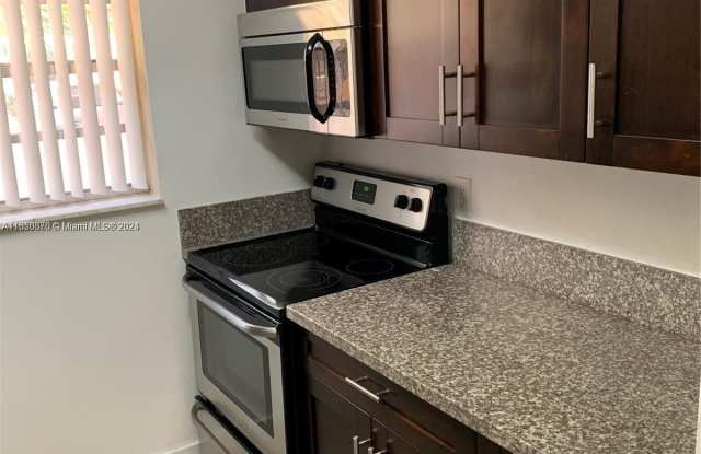 410 SE 4th Ave - 410 Southeast 4th Avenue, Hallandale Beach, FL 33009