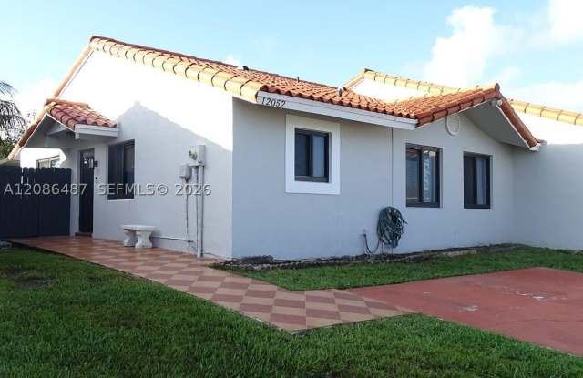 12052 SW 208th Ter Gallery 1