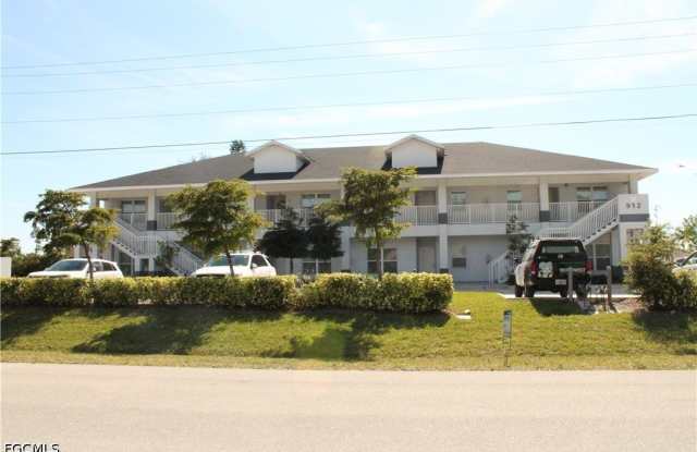 912 SW 39th Terrace unit: 104 photos photos