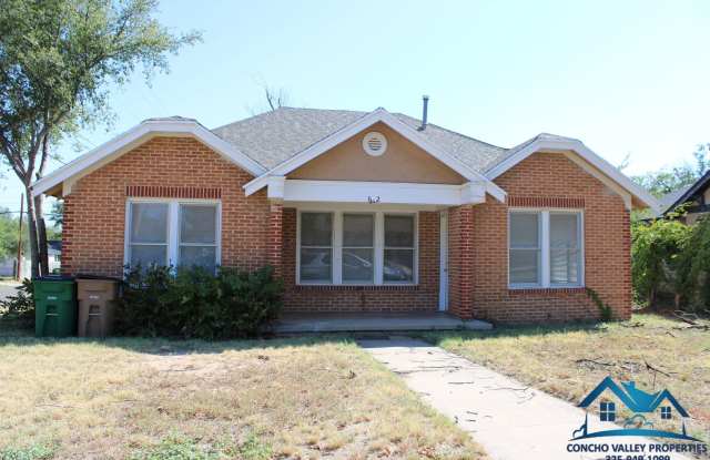 For Rent - 2 Bed/ 1 Bath Home Gallery 1