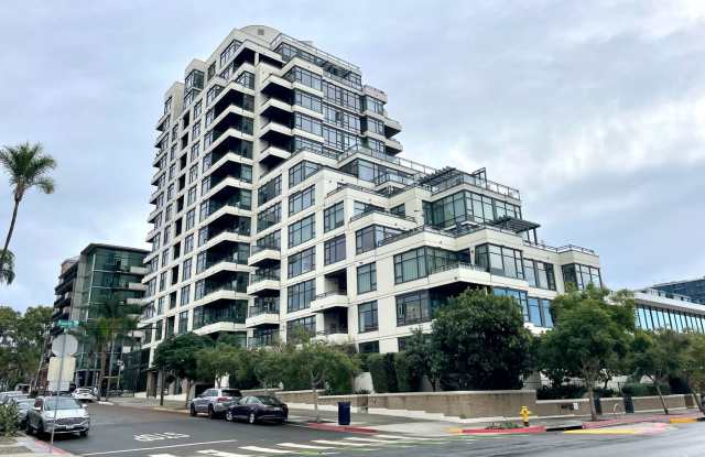 Beautiful 2BD/2BA W/ A/C, Reserved Parking, and Private Balcony in Bankers Hill! photos photos