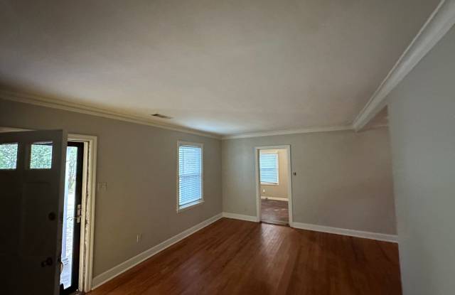 Near Chickasaw Gardens! Split bedroom floor plan! All Major Appliances Included! Huge fenced in back yard! Gallery 4