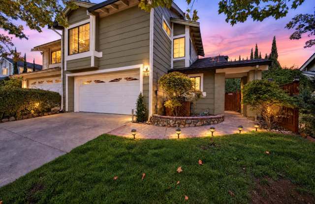 Beautiful Martinez Townhome | Vaulted Ceilings |Private Yard | 2-Car Garage Gallery 1