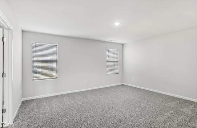 one year old 5b3b 2937sqft SFH for rent photos photos